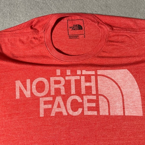 The North Face Men’s T-Shirt Small Red Short Sleeve Logo Tee Outdoor Casua - Picture 2 of 6